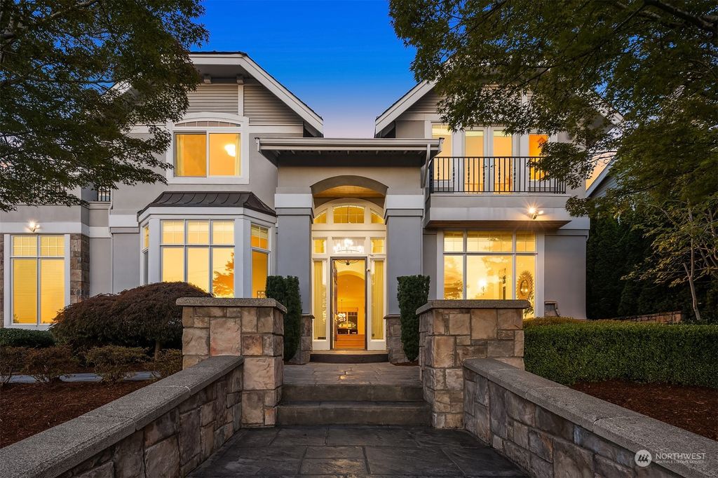 Photo of 6528 111th Avenue NE, Kirkland, WA 98033 (MLS # 2168103)