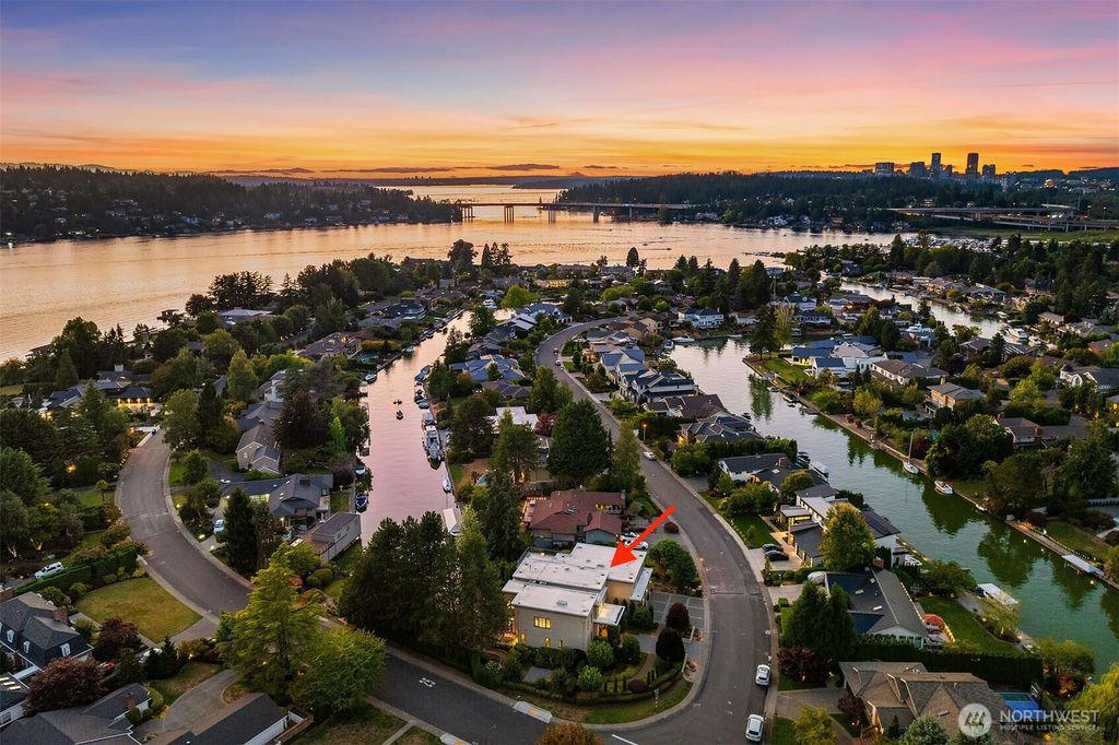 Photo of 2 Crescent Key SE, Bellevue, WA 98006 (MLS # 2532491)
