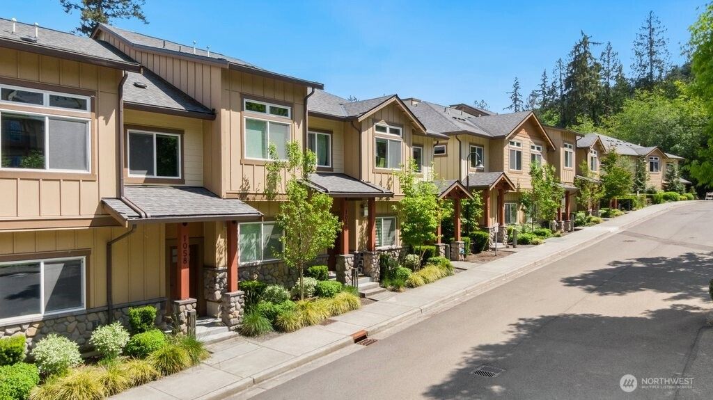 Photo of 1058 Cabin Creek Lane SW, Issaquah, WA 98027 (MLS # 2527989)