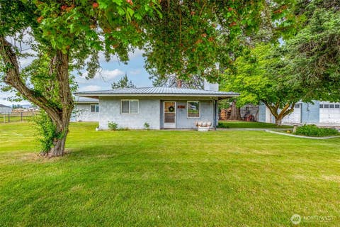 Photo of 2775 4th Street SE, East Wenatchee, WA 98802 (MLS # 2528458)