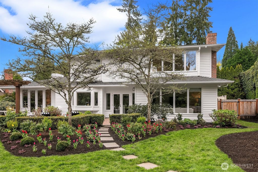 Photo of 838 Evergreen Point Road, Medina, WA 98039 (MLS # 2484274)