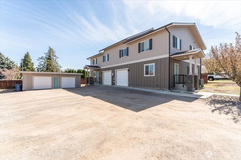 Photo of 1327 S Miller Street, Wenatchee, WA 98801 (MLS # 2504136)