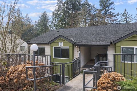 Photo of 31500 33rd Place SW #E201, Federal Way, WA 98023 (MLS # 2471439)