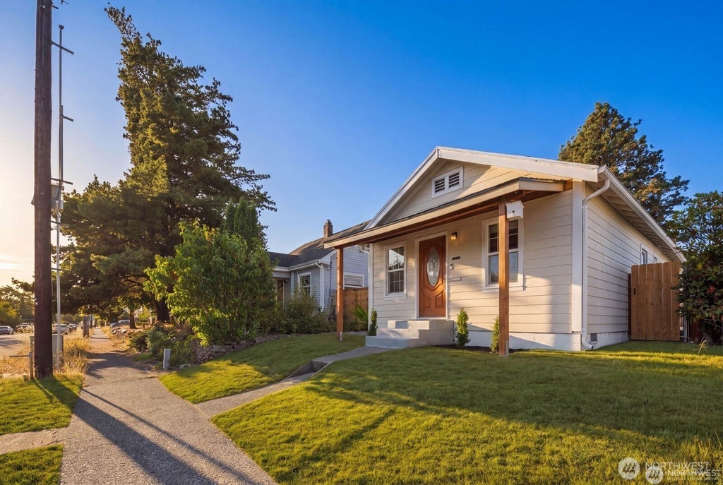 Photo of 6222 S Warner Street, Tacoma, WA 98409 (MLS # 2588567)