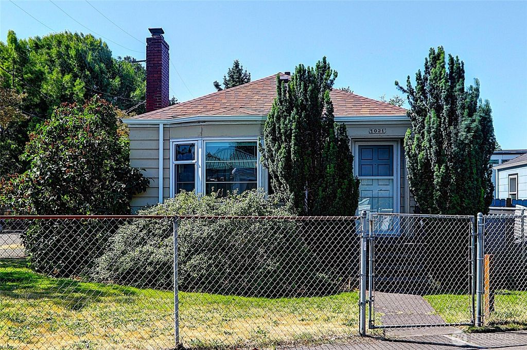 Photo of 1021 S Bailey Street, Seattle, WA 98108 (MLS # 2393059)