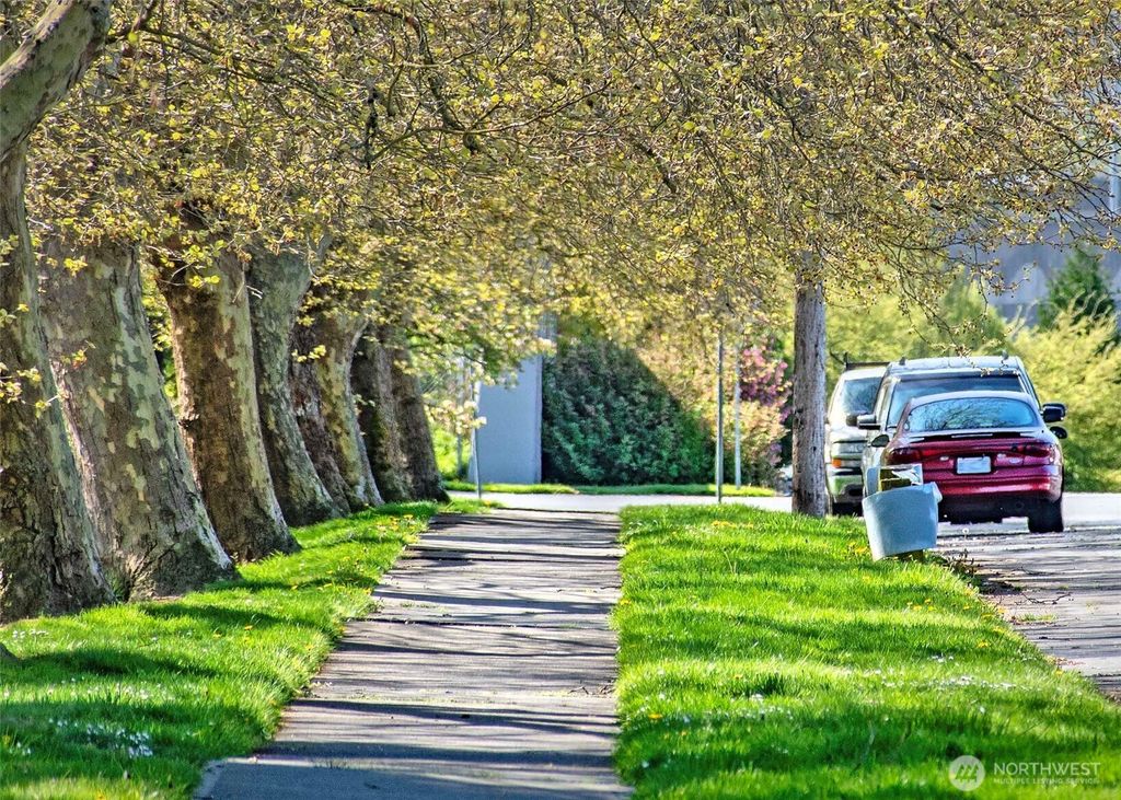 Photo of 2108 Summit Avenue, Everett, WA 98201 (MLS # 2345074)