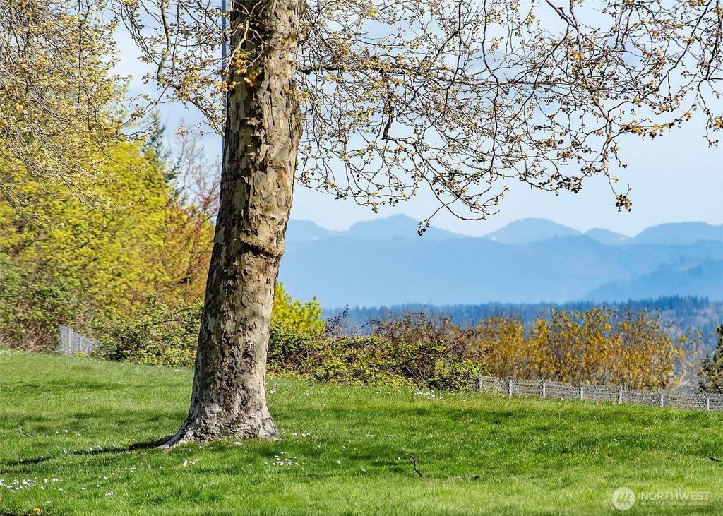 Photo of 2108 Summit Avenue, Everett, WA 98201 (MLS # 2345074)