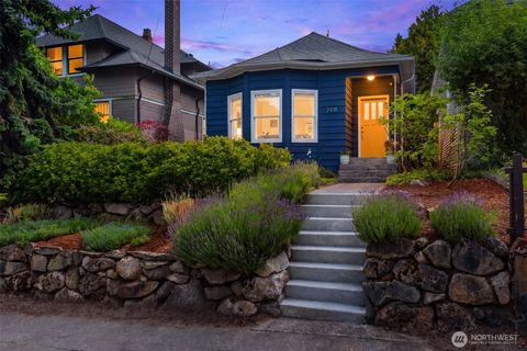 Photo of 2418 Queen Anne Avenue N, Seattle, WA 98109 (MLS # 2536794)