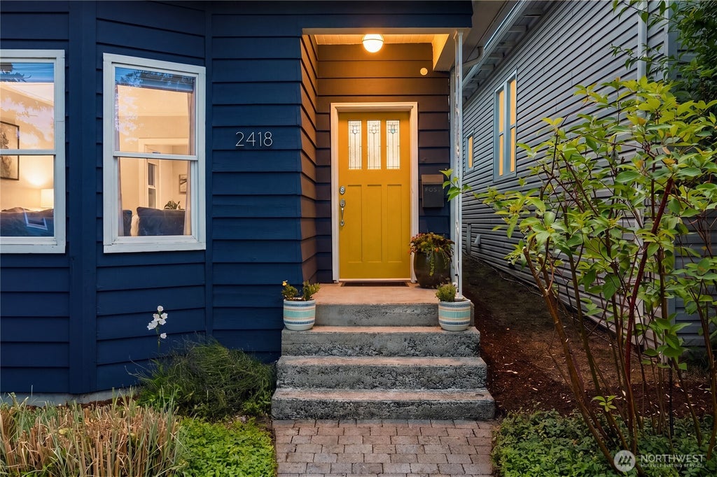 Photo of 2418 Queen Anne Avenue N, Seattle, WA 98109 (MLS # 2536794)