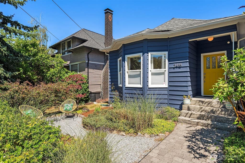 Photo of 2418 Queen Anne Avenue N, Seattle, WA 98109 (MLS # 2536794)