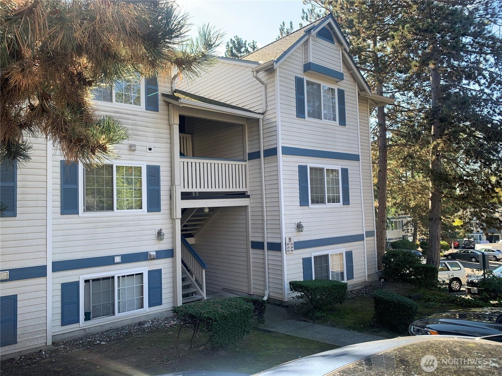 Photo of 949 Aberdeen Avenue NE #B305, Renton, WA 98056 (MLS # 2592716)