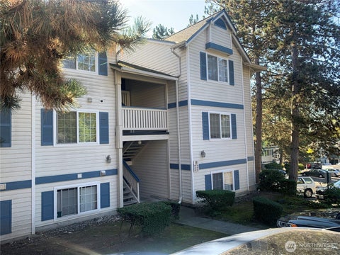 Photo of 949 Aberdeen Avenue NE #B305, Renton, WA 98056 (MLS # 2592716)