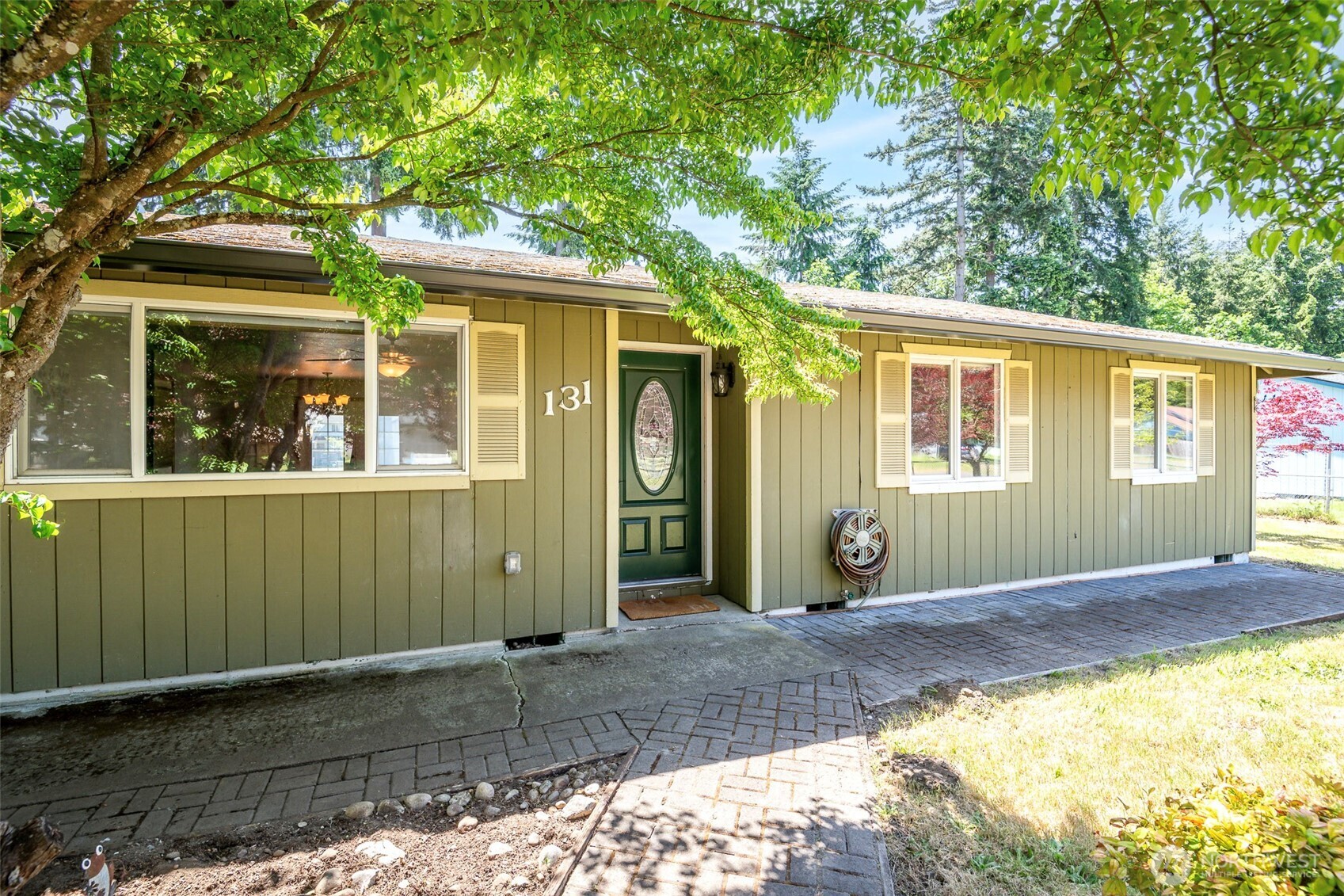 131 Raintree Loop SE