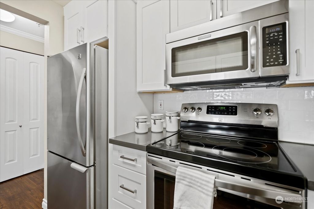 Photo of 12050 15th Avenue NE #302, Seattle, WA 98125 (MLS # 2172894)