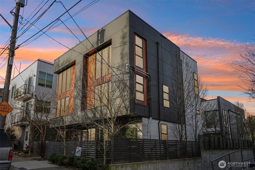 Photo of 2347 10th Avenue E, Seattle, WA 98102 (MLS # 2491095)