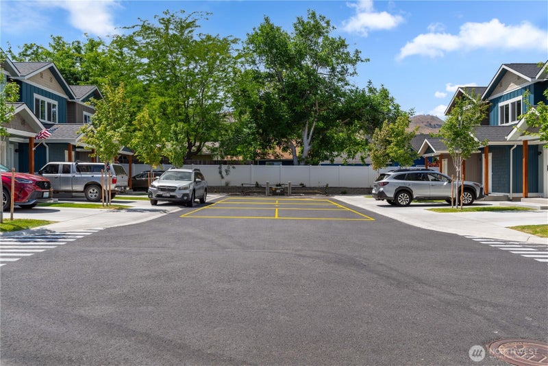 1030 Finch Lane E2