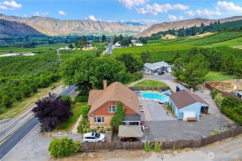 Photo of 2020 Easy Street, Wenatchee, WA 98801 (MLS # 2403752) Photo of 2020 Easy Street, Wenatchee, WA 98801 (MLS # 2403752)