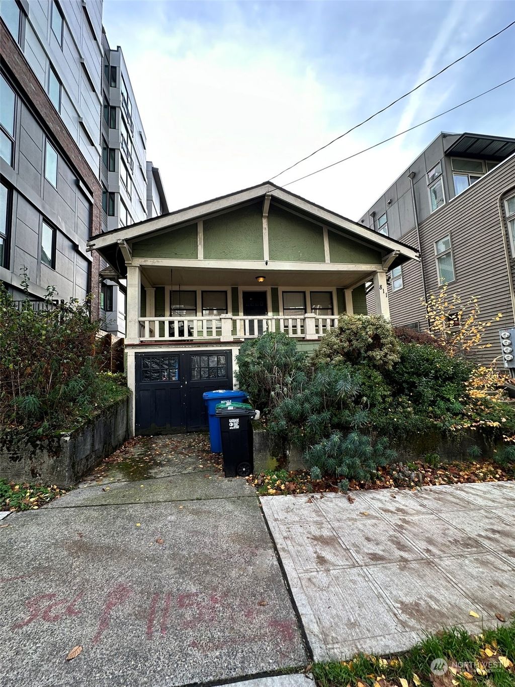 Photo of 811 NE 66th Street, Seattle, WA 98115 (MLS # 2184837)