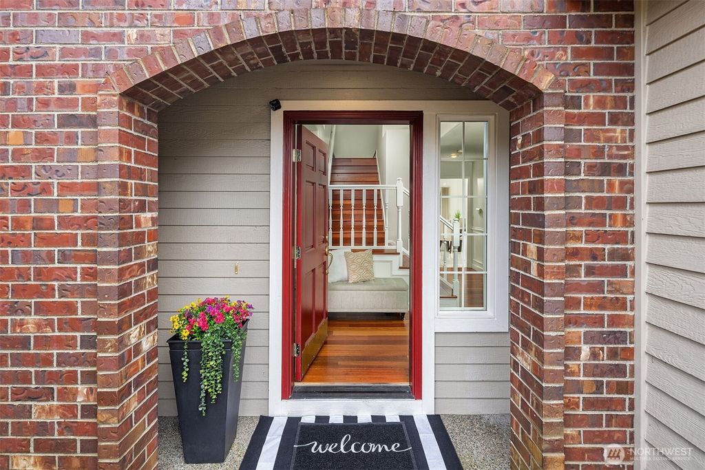 Photo of 1734 Ilwaco Avenue NE, Renton, WA 98059 (MLS # 2497669)