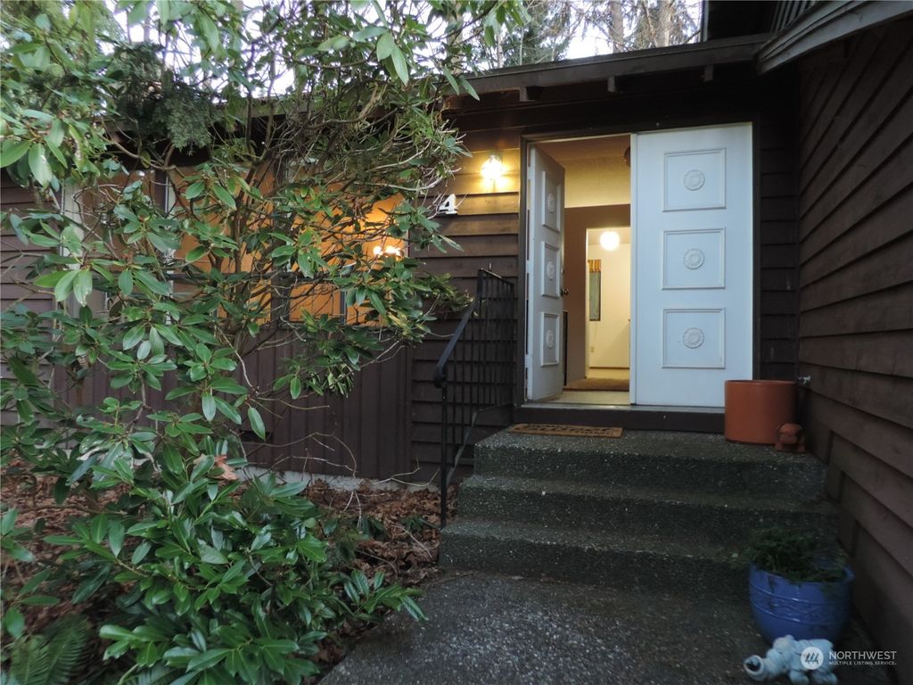 Photo of 4 143rd Street SE, Lynnwood, WA 98087 (MLS # 2214194)