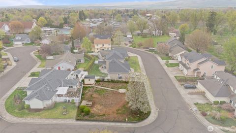 Photo of 35 Parkwood Circle, Walla Walla, WA 99362 (MLS # 2451701)