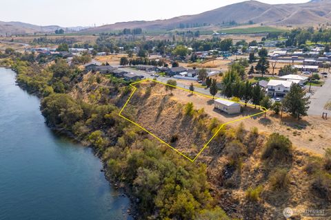 Photo of 2011 Columbia Boulevard, Bridgeport, WA 98813 (MLS # 2436286)