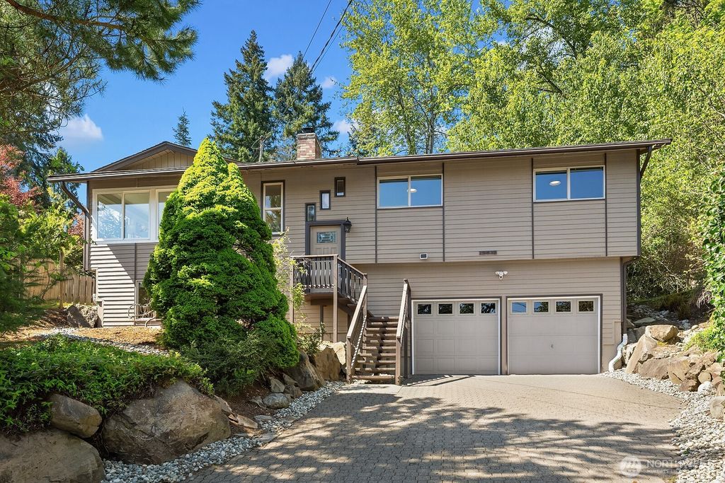 Photo of 12516 SE 4th Place, Bellevue, WA 98005 (MLS # 2514929)