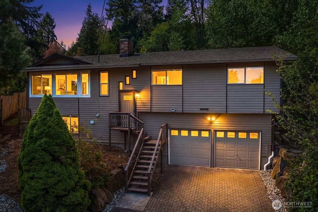 Photo of 12516 SE 4th Place, Bellevue, WA 98005 (MLS # 2514929)
