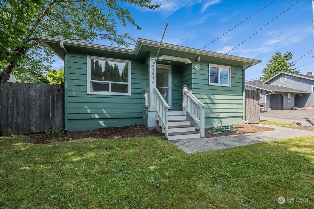 Photo of 1412 2nd Street, Snohomish, WA 98290 (MLS # 2132621)