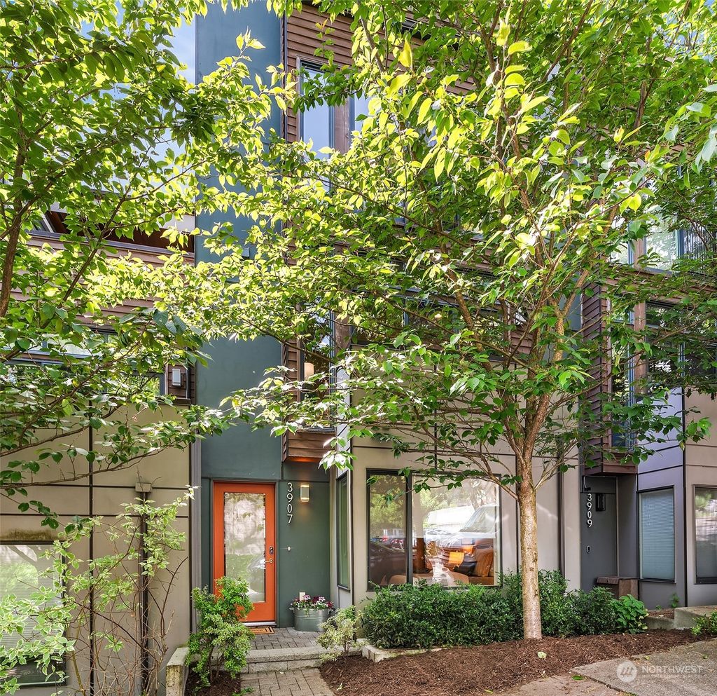 Photo of 3907 Greenwood Avenue N, Seattle, WA 98103 (MLS # 2238779)