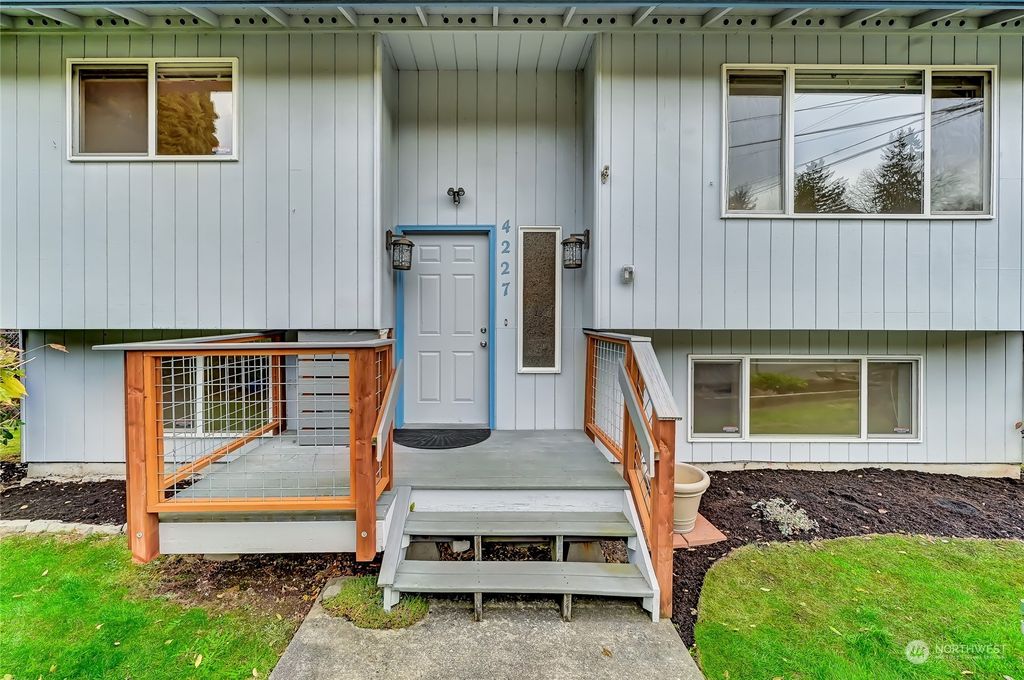Photo of 4227 Grand Avenue, Everett, WA 98203 (MLS # 2179182)