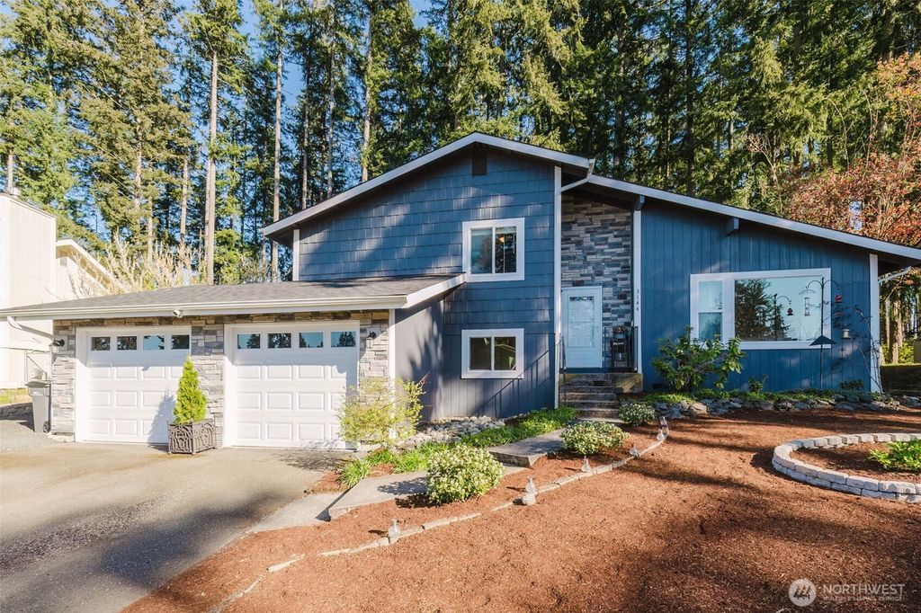Photo of 3144 La Linda Court SE, Port Orchard, WA 98366 (MLS # 2503993)
