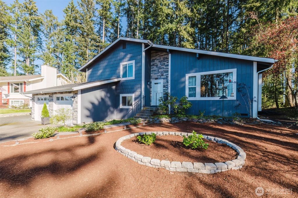 Photo of 3144 La Linda Court SE, Port Orchard, WA 98366 (MLS # 2503993)