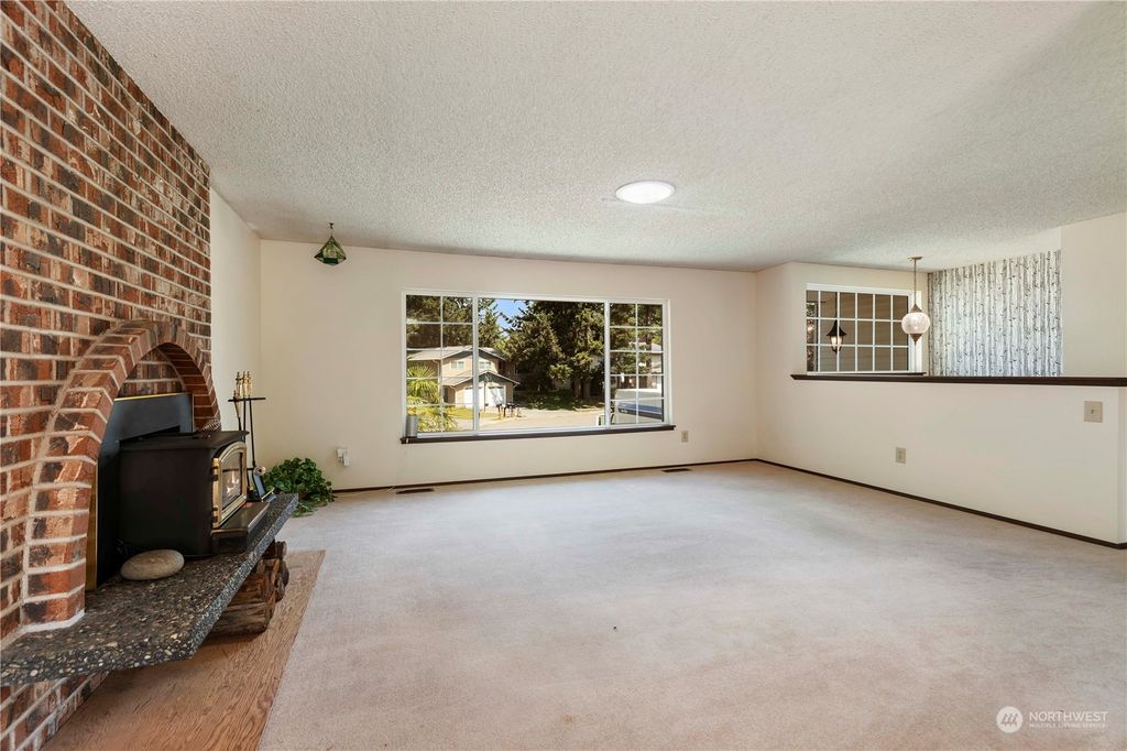 Photo of 1029 Newport Court NE, Renton, WA 98056 (MLS # 2238953)