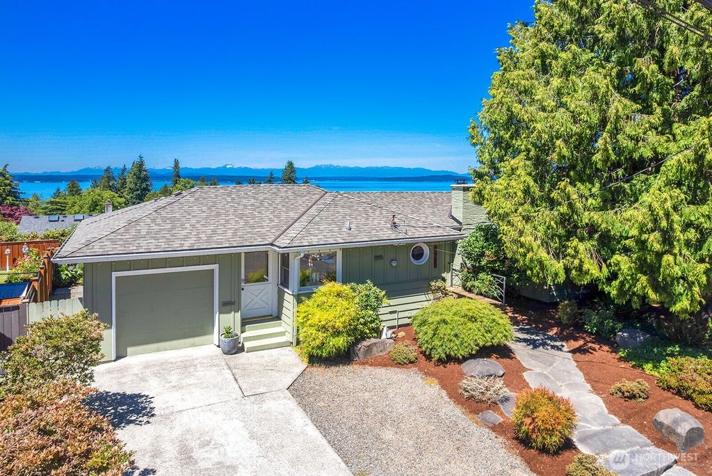 Photo of 9423 45th Avenue SW, Seattle, WA 98136 (MLS # 2404967)