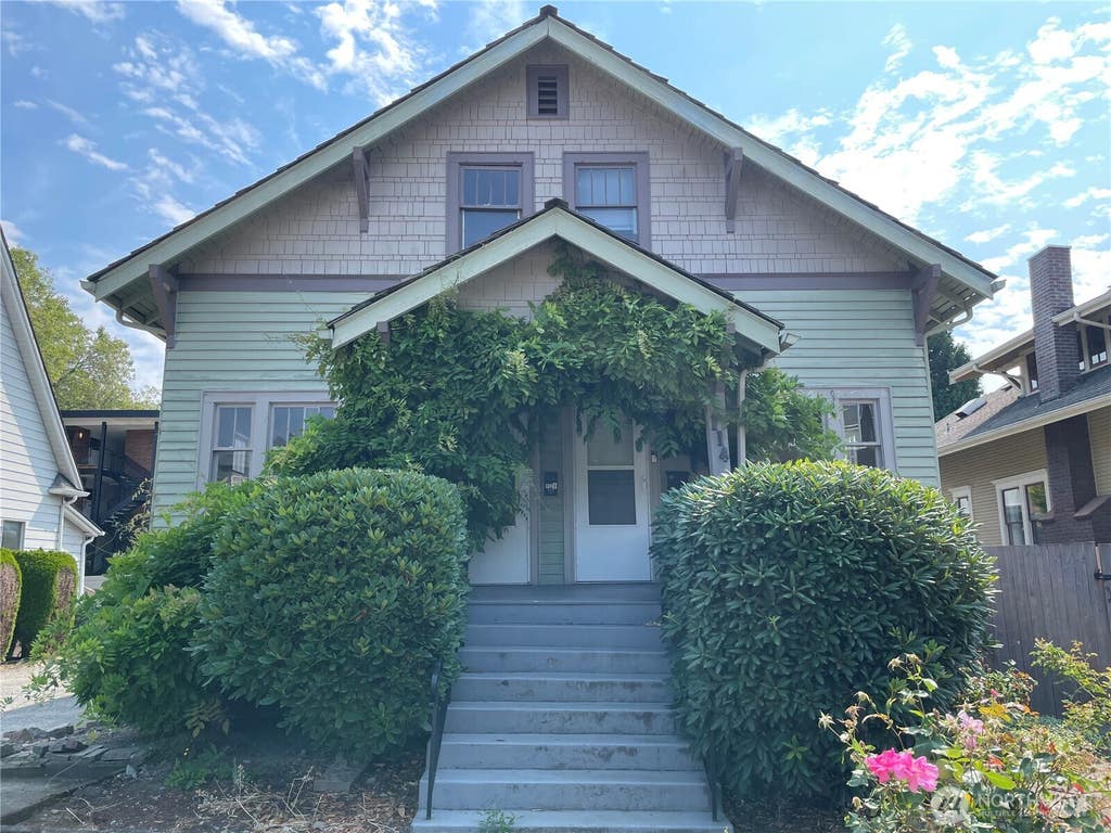 Photo of 114 Wells Avenue S, Renton, WA 98057 (MLS # 2573757)
