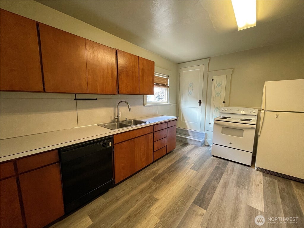 Photo of 114 Wells Avenue S, Renton, WA 98057 (MLS # 2573757)