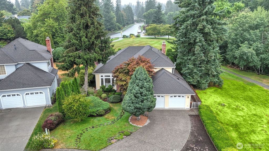 Photo of 24356 SE 43rd Place, Sammamish, WA 98029 (MLS # 2413547)