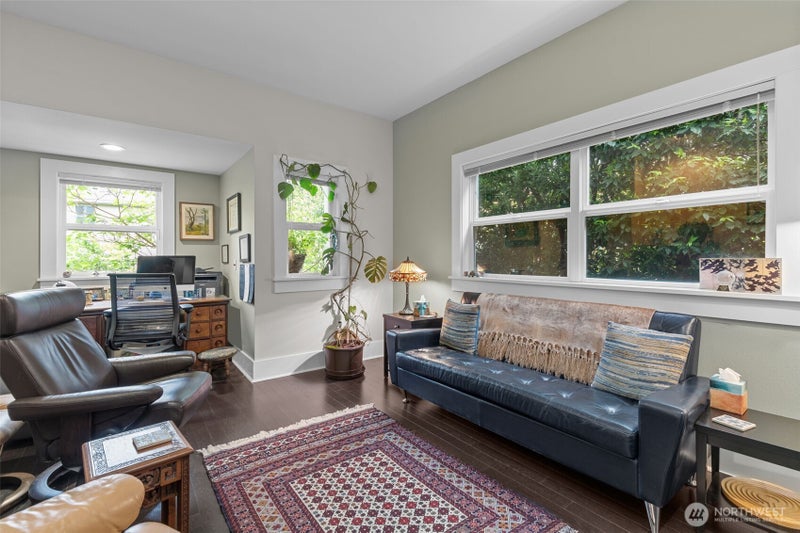 4510 Thackeray NE