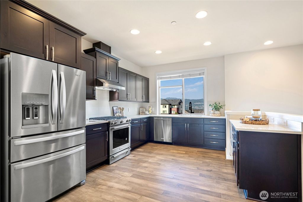 Photo of 956 6th WALK Walk NE, Issaquah, WA 98029 (MLS # 2431622)