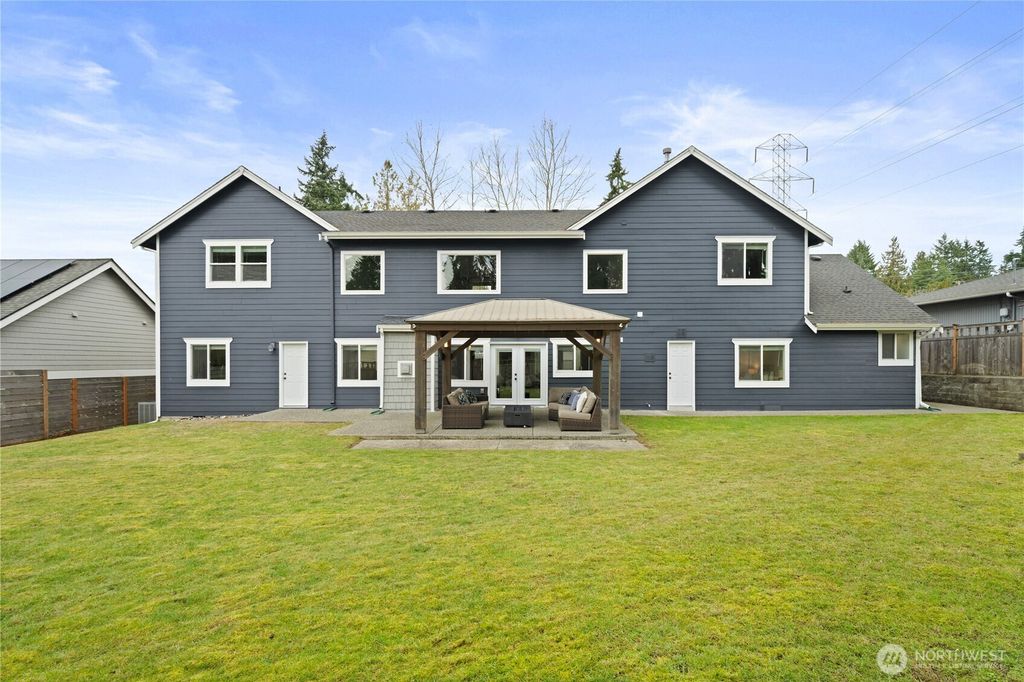 Photo of 12411 NE 108th Place, Kirkland, WA 98033 (MLS # 2485942)