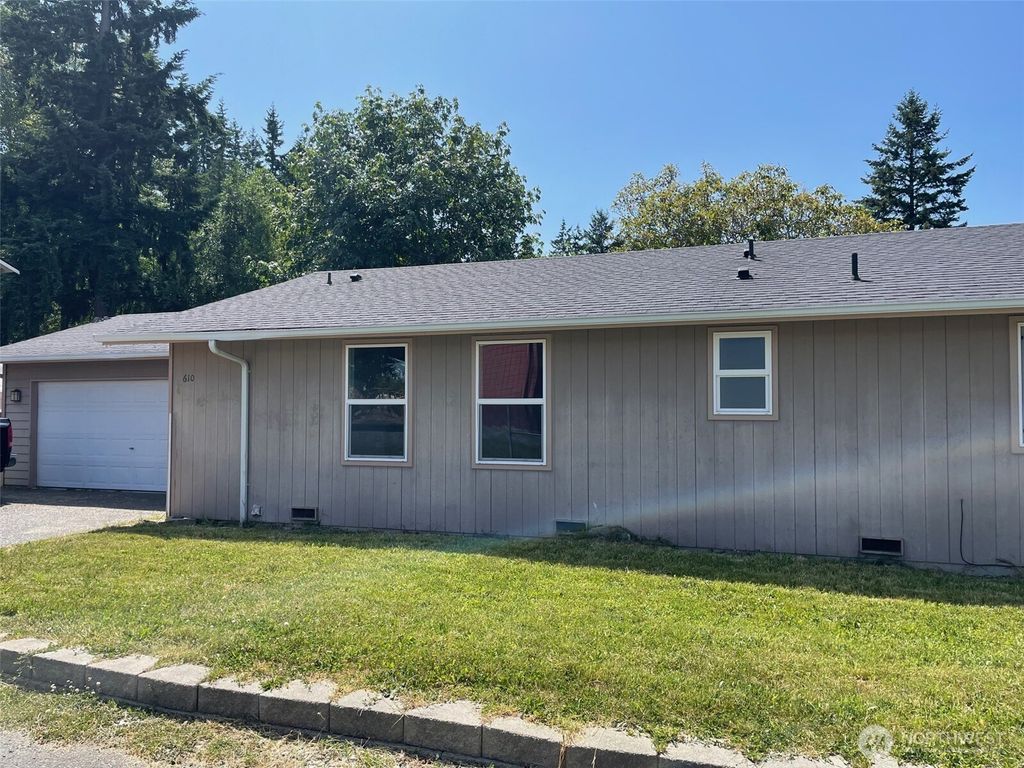 Photo of 610 Rose Way, Everett, WA 98203 (MLS # 2345767)