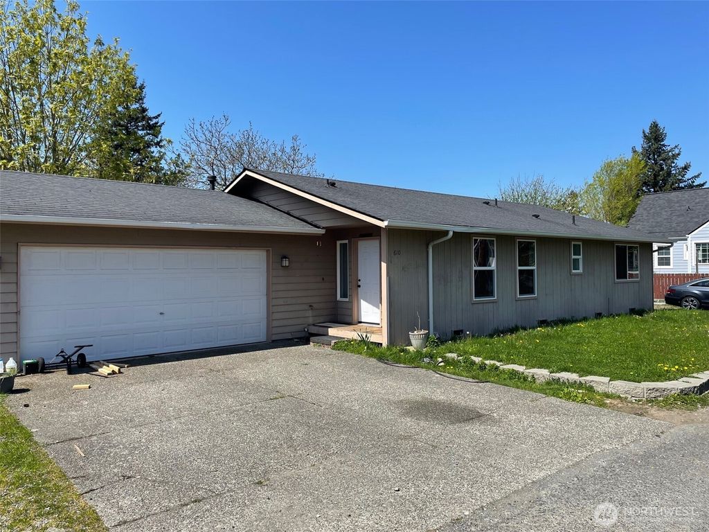 Photo of 610 Rose Way, Everett, WA 98203 (MLS # 2345767)