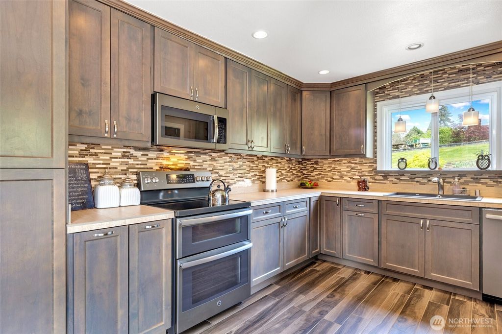Photo of 6919 69th Avenue SE, Snohomish, WA 98290 (MLS # 2439209)