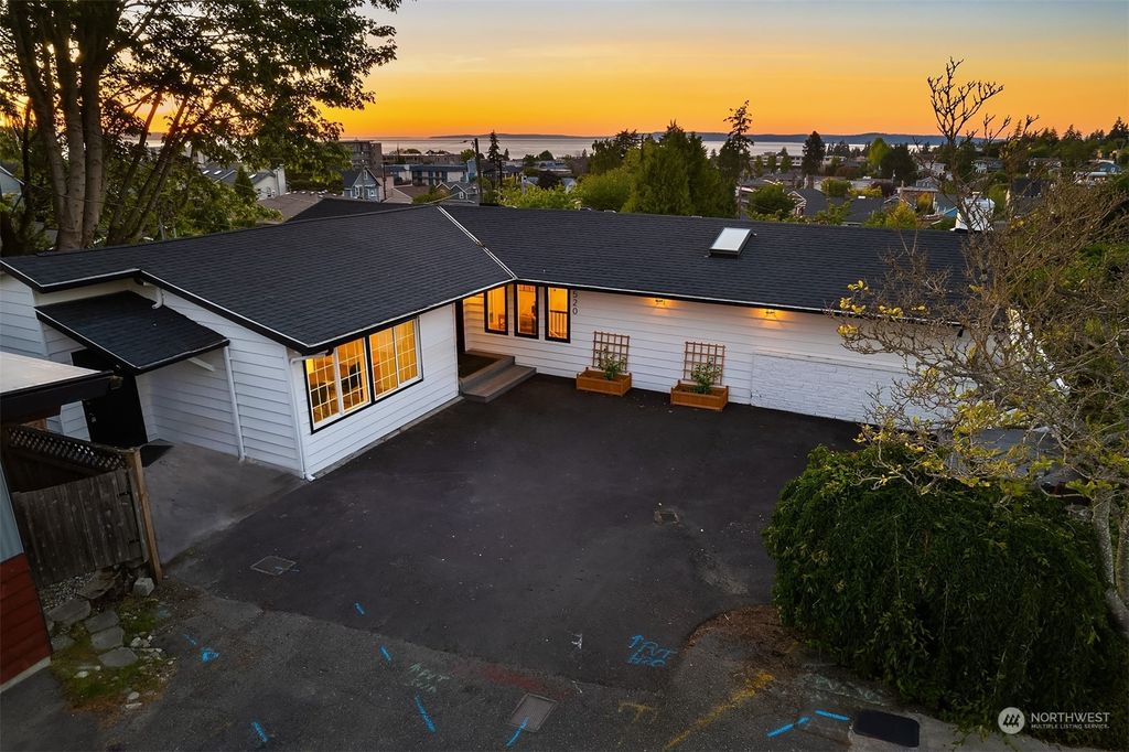 Photo of 520 Magnolia Lane, Edmonds, WA 98020 (MLS # 2247208)