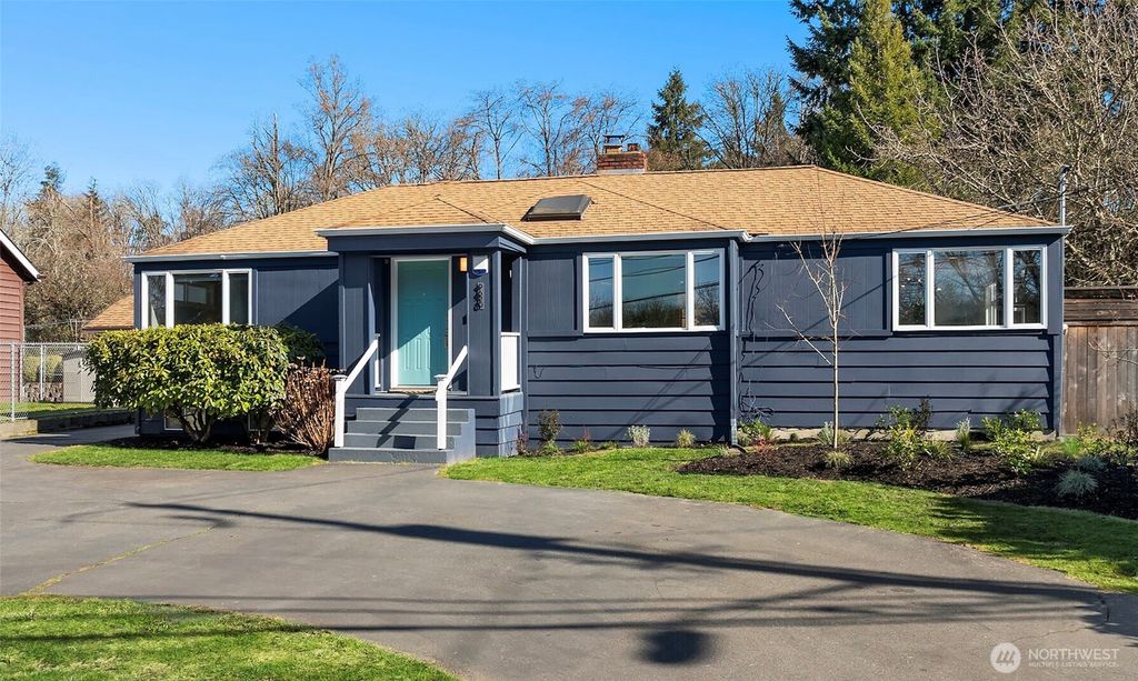 Photo of 9620 27th Avenue NE, Seattle, WA 98115 (MLS # 2324051)