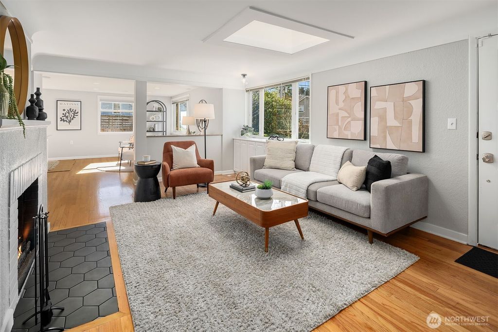 Photo of 9620 27th Avenue NE, Seattle, WA 98115 (MLS # 2324051)