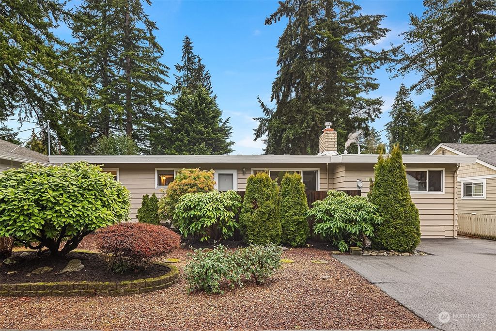 Photo of 15726 Wallingford Avenue N, Shoreline, WA 98133 (MLS # 2031675)