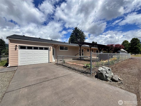 Photo of 301 Temple Avenue, Morton, WA 98356 (MLS # 2545204)