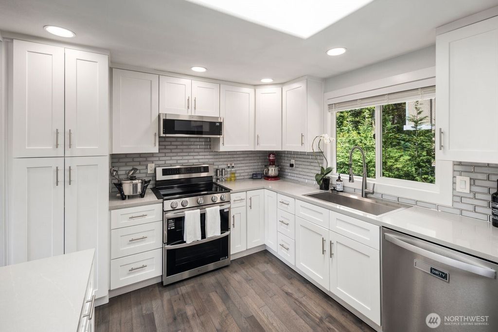 Photo of 11102 126th Avenue NE, Kirkland, WA 98033 (MLS # 2515401)